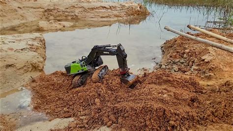 mini excavator tips and tricks|excavator digging a hole.